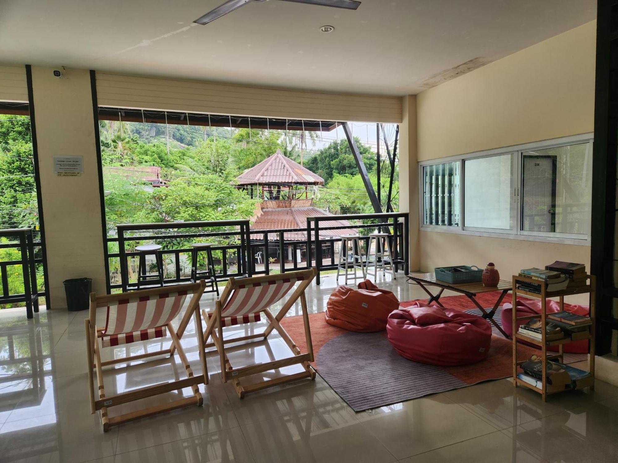Skypearl Guesthouse & Pub Koh Tao Exteriör bild